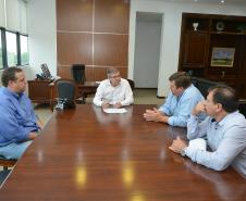 O município de Francisco Alves, na região Noroeste do Paraná, receberá cerca de R$ 1,6 milhão em investimentos por meio de programas do Governo do Estado. O assunto foi discutido em um encontro do presidente da Cohapar, Jorge Lange, e o prefeito Alirio Mistura nesta quarta-feira (13), na sede da empresa, em Curitiba.