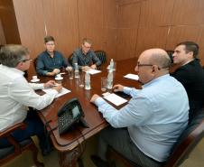 Uma iniciativa conjunta entre a Cohapar e a Itaipu Binacional pretende resolver o problema de moradia de aldeias indígenas em São Miguel do Iguaçu e Diamante d?Oeste, na região Oeste do Paraná. Os estudos de viabilidade técnica para implantação do projeto serão iniciados após uma reunião entre representantes dos órgãos nesta segunda-feira (18) na sede da companhia, em Curitiba.
