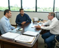 Foi iniciada recentemente a prestação de serviços de regularização fundiária para a regularização de 234 lotes em Lindoeste, cidade da região Oeste do Paraná. O projeto, que faz parte do programa Morar Legal Paraná, do Governo do Estado, foi discutido em um encontro entre o presidente da Cohapar, Jorge Lange, e o prefeito José Pedro (Zezinho) nesta terça-feira (19).