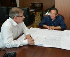 O prefeito de Tuneiras do Oeste, Taketoshi Sakurada (Boia), esteve na sede da Cohapar, em Curitiba, nesta quarta-feira (20). Ele conversou com o presidente da companhia, Jorge Lange, acerca dos projetos habitacionais desenvolvidos pelo município em parceria com o Governo do Estado.