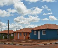 Quarenta e nove famílias de Florestópolis, na região Norte do Paraná, concretizaram nesta sexta-feira (22) o sonho da casa própria. Elas vão morar no Residencial José Alves dos Santos, inaugurado pelo governador Carlos Massa Ratinho Junior, pelo presidente da Companhia de Habitação do Paraná (Cohapar), Jorge Lange, e pelo prefeito Nelson Correia Junior.