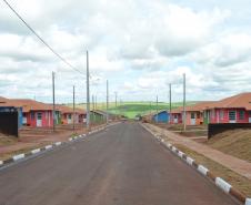 Quarenta e nove famílias de Florestópolis, na região Norte do Paraná, concretizaram nesta sexta-feira (22) o sonho da casa própria. Elas vão morar no Residencial José Alves dos Santos, inaugurado pelo governador Carlos Massa Ratinho Junior, pelo presidente da Companhia de Habitação do Paraná (Cohapar), Jorge Lange, e pelo prefeito Nelson Correia Junior.