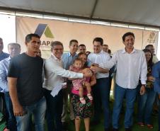 Quarenta e nove famílias de Florestópolis, na região Norte do Paraná, concretizaram nesta sexta-feira (22) o sonho da casa própria. Elas vão morar no Residencial José Alves dos Santos, inaugurado pelo governador Carlos Massa Ratinho Junior, pelo presidente da Companhia de Habitação do Paraná (Cohapar), Jorge Lange, e pelo prefeito Nelson Correia Junior.
