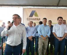 Quarenta e nove famílias de Florestópolis, na região Norte do Paraná, concretizaram nesta sexta-feira (22) o sonho da casa própria. Elas vão morar no Residencial José Alves dos Santos, inaugurado pelo governador Carlos Massa Ratinho Junior, pelo presidente da Companhia de Habitação do Paraná (Cohapar), Jorge Lange, e pelo prefeito Nelson Correia Junior.