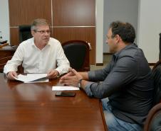 O prefeito de Realeza, Milton Andreolli, esteve nesta segunda-feira (25) na sede da Cohapar, em Curitiba. Na oportunidade, ele solicitou ao presidente da empresa, Jorge Lange, que avalie a possibilidade da realização de atendimentos periódicos aos mutuários da companhia na própria cidade.