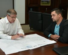 O vice-prefeito de Ângulo, Alexandre Profeta, mais conhecido como Panda, visitou a sede da Cohapar, em Curitiba, nesta terça-feira (26). Ele se reuniu com o presidente da companhia, Jorge Lange, a quem solicitou ajuda na viabilização de obras de construção de casas populares na cidade, na região Noroeste do Paraná.
