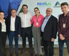 O governador Carlos Massa Ratinho Junior assinou nesta quinta-feira (14) contratos para a construção de 872 novas moradias populares em 15 municípios paranaenses. Os projetos foram desenvolvidos em diferentes programas coordenados pela Companhia de Habitação do Paraná (Cohapar), em parceria com as prefeituras e receberão investimentos de R$ 68,8 milhões.
