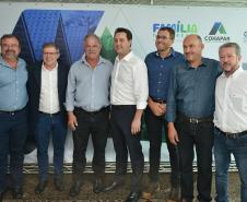 O governador Carlos Massa Ratinho Junior assinou nesta quinta-feira (14) contratos para a construção de 872 novas moradias populares em 15 municípios paranaenses. Os projetos foram desenvolvidos em diferentes programas coordenados pela Companhia de Habitação do Paraná (Cohapar), em parceria com as prefeituras e receberão investimentos de R$ 68,8 milhões.