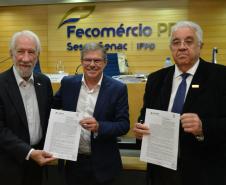 Moradores do bairro Guarituba, em Piraquara, terão a oportunidade de realizar diversos cursos e oficinas socioeducativas ministrados pelo SENAC de maneira gratuita ao longo dos próximos meses. O objetivo é oferecer novas alternativas à população para a geração de renda, com prioridade para o atendimento de famílias previamente beneficiadas com a construção ou regularização de moradias pela Cohapar na região.