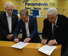Moradores do bairro Guarituba, em Piraquara, terão a oportunidade de realizar diversos cursos e oficinas socioeducativas ministrados pelo SENAC de maneira gratuita ao longo dos próximos meses. O objetivo é oferecer novas alternativas à população para a geração de renda, com prioridade para o atendimento de famílias previamente beneficiadas com a construção ou regularização de moradias pela Cohapar na região.