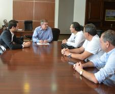 O prefeito e Boa Vista da Aparecida, Leonir dos Santos, esteve nesta quarta-feira (3) na sede da Cohapar, em Curitiba, para tratar de novos projetos habitacionais para o município, na região Oeste do Paraná. Ele foi recebido pelo presidente da empresa, Jorge Lange, que o orientou sobre as perspectivas de investimentos para o setor em nível nacional e estadual.