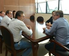 O prefeito e Boa Vista da Aparecida, Leonir dos Santos, esteve nesta quarta-feira (3) na sede da Cohapar, em Curitiba, para tratar de novos projetos habitacionais para o município, na região Oeste do Paraná. Ele foi recebido pelo presidente da empresa, Jorge Lange, que o orientou sobre as perspectivas de investimentos para o setor em nível nacional e estadual.