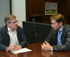O Residencial Sol Nascente, empreendimento com 100 casas populares em Marechal Cândido Rondon deve ser concluído até o fim do primeiro semestre. A estimativa foi feita pelo prefeito Marcio Rauber após reunião nesta terça-feira (9) com o presidente da Cohapar, Jorge Lange, para tratar deste e de outros projetos habitacionais em andamento para o município, na região Oeste do Paraná.
