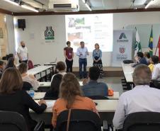 Técnicos de prefeituras da região Norte do Paraná participaram nesta quinta-feira (11) de uma capacitação promovida pela Cohapar sobre a atualização do Plano Estadual de Habitação de Interesse Social (PEHIS) 2019. Eles serão responsáveis pelo preenchimento das demandas específicas de seus municípios em um sistema criado pela companhia com o propósito de compilar os dados de todo o Paraná e estabelecer prioridades de investimentos para o setor.