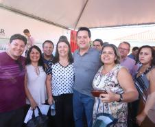 O governador Carlos Massa Ratinho Junior participa nesta sexta-feira (12) da inauguração do residencial Manoel Bono Belascuzas e entrega as chaves da casa própria para 44 famílias de Nova Londrina, no Noroeste do Estado. O empreendimento foi construído em um trabalho integrado do Governo do Estado, por meio da Cohapar, Copel e Sanepar, com o governo federal e a prefeitura.  Nova Londrina, 12/04/2019 -  Foto: Rodrigo Felix Leal/ANPr