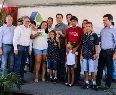 A Companhia de Habitação do Paraná (Cohapar) revisou e renegociou contratos de prestação de serviços, reduziu gastos com cargos comissionados e funções gratificadas. O processo de reestruturação de empresa também está em fase de conclusão. As medidas efetivadas nestes 100 primeiros dias de gestão foram tomadas para cumprir o compromisso de diminuir gastos administrativos e aumentar os investimentos para benefício direto da população.