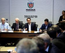 A Companhia de Habitação do Paraná (Cohapar) revisou e renegociou contratos de prestação de serviços, reduziu gastos com cargos comissionados e funções gratificadas. O processo de reestruturação de empresa também está em fase de conclusão. As medidas efetivadas nestes 100 primeiros dias de gestão foram tomadas para cumprir o compromisso de diminuir gastos administrativos e aumentar os investimentos para benefício direto da população.