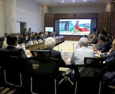 A Companhia de Habitação do Paraná (Cohapar) revisou e renegociou contratos de prestação de serviços, reduziu gastos com cargos comissionados e funções gratificadas. O processo de reestruturação de empresa também está em fase de conclusão. As medidas efetivadas nestes 100 primeiros dias de gestão foram tomadas para cumprir o compromisso de diminuir gastos administrativos e aumentar os investimentos para benefício direto da população.