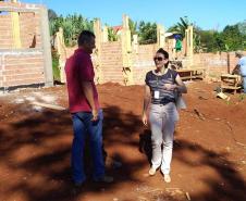Representantes da Cohapar e da Prefeitura de Novo Itacolomi vistoriaram na última semana as obras de construção de 42 casas populares na cidade, na região do Vale do Ivaí. O empreendimento, que tem orçamento de quase R$ 2,4 milhões, faz parte de um projeto conjunto entre o Governo do Estado e a administração municipal dentro do programa Família Paranaense.