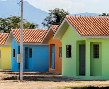 Imóveis terão prestações com custos reduzidos e condições facilitadas de pagamento. Para participar do processo seletivo, interessados devem fazer inscrição no site xoops.celepar.parana/migracao/ccivil_cohapar/cadastro.