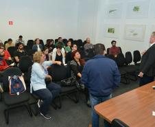 Alunos e professores do curso de pós-graduação em Geografia da Universidade Federal do Paraná (UFPR) visitaram a sede da Cohapar nesta terça-feira (7). Eles conhecerem detalhes dos programas de regularização fundiária coordenados pela companhia, com ênfase no programa Morar Legal Paraná.