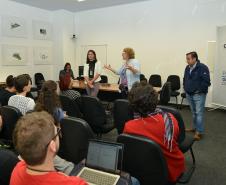 Alunos e professores do curso de pós-graduação em Geografia da Universidade Federal do Paraná (UFPR) visitaram a sede da Cohapar nesta terça-feira (7). Eles conhecerem detalhes dos programas de regularização fundiária coordenados pela companhia, com ênfase no programa Morar Legal Paraná.
