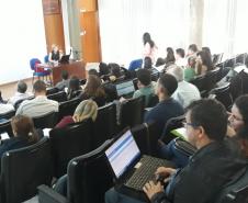 Técnicos da Cohapar concluíram nesta semana mais dois ciclos de treinamento com funcionários de 68 prefeituras paranaenses para atualização do Plano Estadual de Habitação de Interesse Social do Paraná (PEHIS-PR). Os municípios representam 100% daqueles pertencentes à área de abrangência dos escritórios regionais da companhia em Apucarana e Cornélio Procópio, cidades que sediaram as capacitações.