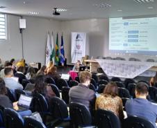Técnicos da Cohapar concluíram nesta semana mais dois ciclos de treinamento com funcionários de 68 prefeituras paranaenses para atualização do Plano Estadual de Habitação de Interesse Social do Paraná (PEHIS-PR). Os municípios representam 100% daqueles pertencentes à área de abrangência dos escritórios regionais da companhia em Apucarana e Cornélio Procópio, cidades que sediaram as capacitações.