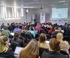 Técnicos da Cohapar concluíram nesta semana mais dois ciclos de treinamento com funcionários de 68 prefeituras paranaenses para atualização do Plano Estadual de Habitação de Interesse Social do Paraná (PEHIS-PR). Os municípios representam 100% daqueles pertencentes à área de abrangência dos escritórios regionais da companhia em Apucarana e Cornélio Procópio, cidades que sediaram as capacitações.