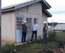 Técnicos da Cohapar vistoriaram nesta quarta-feira (22) as obras de construção do Conjunto Habitacional Fariz Gebrim, em Apucarana. O empreendimento, composto por 520 casas populares, está com 84% do cronograma executado.