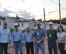 Técnicos da Cohapar vistoriaram nesta quarta-feira (22) as obras de construção do Conjunto Habitacional Fariz Gebrim, em Apucarana. O empreendimento, composto por 520 casas populares, está com 84% do cronograma executado.