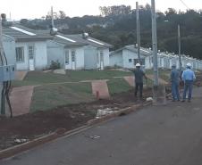 Técnicos da Cohapar vistoriaram nesta quarta-feira (22) as obras de construção do Conjunto Habitacional Fariz Gebrim, em Apucarana. O empreendimento, composto por 520 casas populares, está com 84% do cronograma executado.