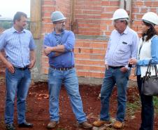 Representantes da Cohapar e da Prefeitura de Novo Itacolomi vistoriaram as obras de 42 casas populares que estão em construção na cidade na última semana. O empreendimento está recebendo cerca de R$ 2,4 milhões de investimentos do programa Família Paranaense e deverá ser concluído até o fim de julho.