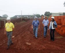 Representantes da Cohapar e da Prefeitura de Novo Itacolomi vistoriaram as obras de 42 casas populares que estão em construção na cidade na última semana. O empreendimento está recebendo cerca de R$ 2,4 milhões de investimentos do programa Família Paranaense e deverá ser concluído até o fim de julho.