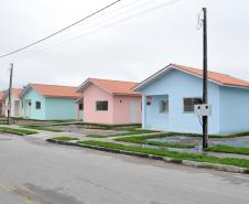 Casas foram financiadas com recursos do Governo do Estado pela Cohapar e fazem parte do plano de retomada da carteira imobiliária da empresa.