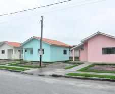 Casas foram financiadas com recursos do Governo do Estado pela Cohapar e fazem parte do plano de retomada da carteira imobiliária da empresa.