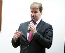 O ministro do Desenvolvimento Regional, Gustavo Canuto, anunciou nesta terça-feira (4) que o governo pretende dividir o programa Minha Casa Minha Vida em dois programas de habitação social ? um destinado a famílias de baixíssima renda e outro destinado a famílias de baixa e média renda.
