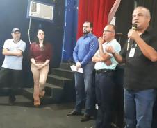 Técnicos da Cohapar e da Prefeitura de Presidente Castelo Branco realizaram na última sexta-feira (7) uma audiência pública para tratar do processo de regularização fundiária de três vilas rurais do município, na região Norte do Paraná. Eles passaram orientações e responderam dúvidas de famílias residentes nas vilas Boa Esperança, Castelo Branco e Castelo, que juntas possuem 105 casas construídas pelo Governo do Estado e que poderão ser tituladas a partir de agora.