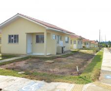 Representantes da Cohapar e da Prefeitura de Mallet entregaram nesta quinta-feira (27) as chaves de 20 casas populares a famílias da cidade, na região Centro-Sul do Paraná. A construção do conjunto habitacional recebeu investimentos que superam R$ 1,4 milhão em recursos do Fundo de Garantia do Tempo de Serviço (FGTS).