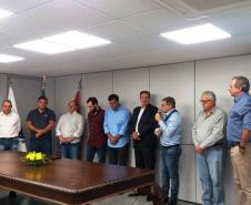 As obras de construção de 144 apartamentos do Residencial Alegro Village serão retomadas em Londrina ao longo dos próximos dias. O contrato para a retomada dos trabalhos foi assinado nesta segunda-feira (1) por representantes da Cohapar, Caixa Econômica Federal e prefeitura e prevê um aporte adicional de R$ 2,6 milhões para a conclusão do trabalho liberados pelo Ministério do Desenvolvimento Regional.