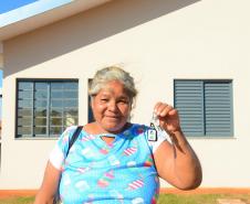 A manhã desta segunda-feira (15) ficará marcada para sempre na vida de cem famílias de Marechal Cândido Rondon, na região Oeste do Paraná. A partir de agora, elas são as proprietárias dos imóveis do Residencial Sol Nascente, empreendimento inaugurado pelo governador em exercício, Darci Piana e que recebeu investimentos de R$ 7,5 milhões do Governo Federal, Governo do Estado e prefeitura. 