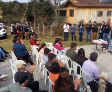 As chaves 37 novas casas populares foram entregues nesta sexta-feira (19) a famílias de pequenos produtores agrícolas da área rural de General Carneiro, na região Sul do Paraná. As moradias foram viabilizadas através de um trabalho conjunto do Governo Estado com o Governo Federal e a prefeitura. 