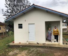 As chaves 37 novas casas populares foram entregues nesta sexta-feira (19) a famílias de pequenos produtores agrícolas da área rural de General Carneiro, na região Sul do Paraná. As moradias foram viabilizadas através de um trabalho conjunto do Governo Estado com o Governo Federal e a prefeitura. 