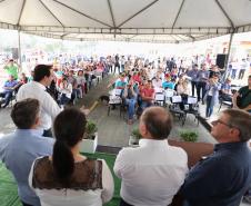 Quarenta e nove famílias de Prudentópolis, na região Centro-Sul do Paraná, receberam as chaves da casa própria nesta quinta-feira (25). As moradias foram entregues pelo governador Carlos Massa Ratinho Junior em evento com as famílias, com o prefeito Adelmo Luiz Klosowski, o presidente da Cohapar, Jorge Lange, e lideranças da região.