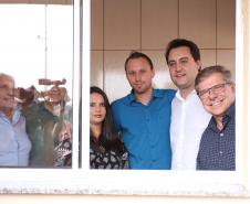 Quarenta e nove famílias de Prudentópolis, na região Centro-Sul do Paraná, receberam as chaves da casa própria nesta quinta-feira (25). As moradias foram entregues pelo governador Carlos Massa Ratinho Junior em evento com as famílias, com o prefeito Adelmo Luiz Klosowski, o presidente da Cohapar, Jorge Lange, e lideranças da região.