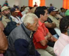 Cerca de 200 pessoas participaram de uma reunião organizada nesta sexta-feira (2) pela Cohapar em Jardim Alegre para a apresentação do programa de Escrituração Direta da companhia. O grupo de possíveis beneficiários é formado por mutuários, compradores e ocupantes de imóveis da Cohapar que estão com o financiamento quitado e desejam registrar a propriedade de suas moradias.