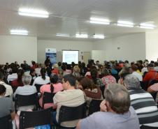 Cerca de 200 pessoas participaram de uma reunião organizada nesta sexta-feira (2) pela Cohapar em Jardim Alegre para a apresentação do programa de Escrituração Direta da companhia. O grupo de possíveis beneficiários é formado por mutuários, compradores e ocupantes de imóveis da Cohapar que estão com o financiamento quitado e desejam registrar a propriedade de suas moradias.