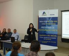 Cerca de 200 pessoas participaram de uma reunião organizada nesta sexta-feira (2) pela Cohapar em Jardim Alegre para a apresentação do programa de Escrituração Direta da companhia. O grupo de possíveis beneficiários é formado por mutuários, compradores e ocupantes de imóveis da Cohapar que estão com o financiamento quitado e desejam registrar a propriedade de suas moradias.