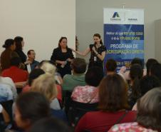 Cerca de 200 pessoas participaram de uma reunião organizada nesta sexta-feira (2) pela Cohapar em Jardim Alegre para a apresentação do programa de Escrituração Direta da companhia. O grupo de possíveis beneficiários é formado por mutuários, compradores e ocupantes de imóveis da Cohapar que estão com o financiamento quitado e desejam registrar a propriedade de suas moradias.
