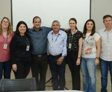 Cerca de 200 pessoas participaram de uma reunião organizada nesta sexta-feira (2) pela Cohapar em Jardim Alegre para a apresentação do programa de Escrituração Direta da companhia. O grupo de possíveis beneficiários é formado por mutuários, compradores e ocupantes de imóveis da Cohapar que estão com o financiamento quitado e desejam registrar a propriedade de suas moradias.